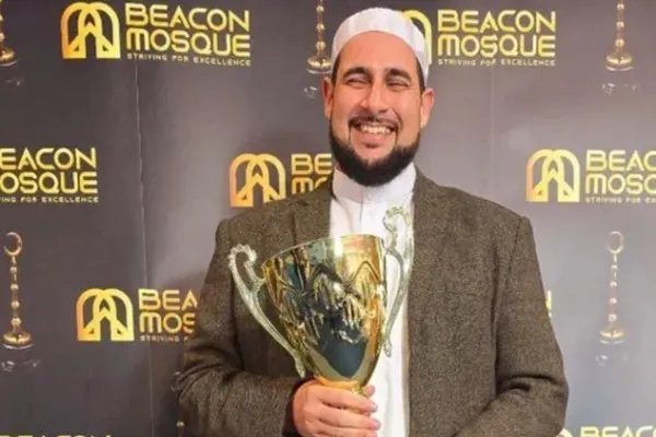 تقدیر از رفتار انسان‌دوستانه فعال مسلمان مسجد لیورپول