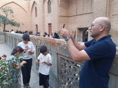 مراسم سنتی نیت کردن و توسل بر امام حسین(ع) با گندم شماری و نذر گندم در اهر