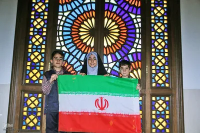 دانش آموزان شیرازی در سوگ همکلاسی های شهید