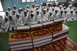 শ্রীলঙ্কার বিভিন্ন মাদ্রাসায় কুরআন বিতরণ