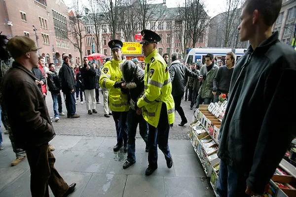 Hollanda'da Müslüman ailenin evine ırkçı saldırı