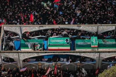 تشییع پیکر مطهر رهبر شهید در مشهد مقدس