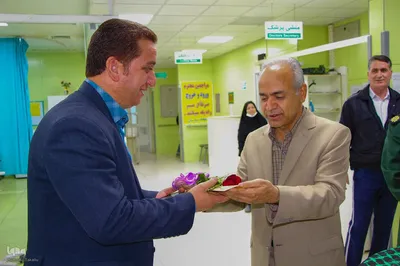 تجلیل از پرستاران بیمارستان امام حسین(ع) توسط گروه فرهنگی و جهادی خادم‌الشهداء‎