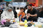سفره‌های افطاری در جوار آستان علوی