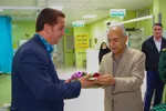 تجلیل از پرستاران بیمارستان امام حسین(ع) توسط گروه فرهنگی و جهادی خادم‌الشهداء‎