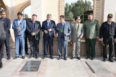 غبارروبی گلزار شهدای شهرستان پلدختر با حضور استاندار لرستان