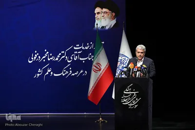 سورنا ستاری، معاون علمی و فناوری ریس جمهور در مراسم تکریم و معارفه دبیر شورای عالی انقلاب فرهنگی