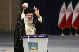 حضور رهبر معظم انقلاب در پای صندوق رأی انتخابات ریاست جمهوری