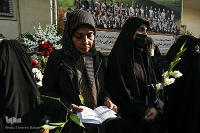 تشییع پیکرهای ۱۰۰ شهید گمنام از مقابل دانشگاه تهران