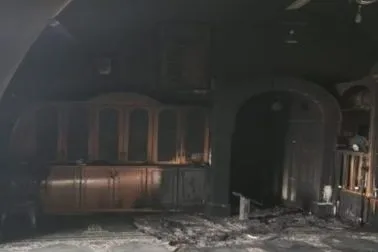 L’ANP condanna incendio israeliano di una moschea in Cisgiordania