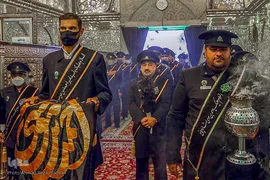 آیین تعویض پرچم گنبد آستان حضرت شاهچراغ (ع)‎‎