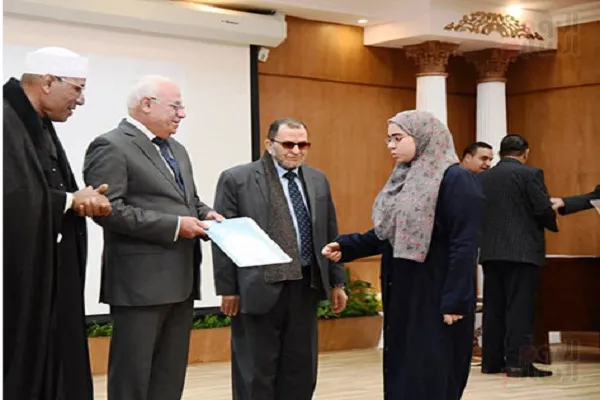 بالصور.. محافظ 