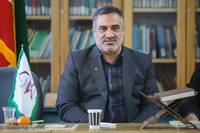 احمد ابوالقاسمی، مدیر رادیو قرآن در تجلیل از برگزیدگان مسابقه قرآنی «آیه ها و ثانیه‌ها»