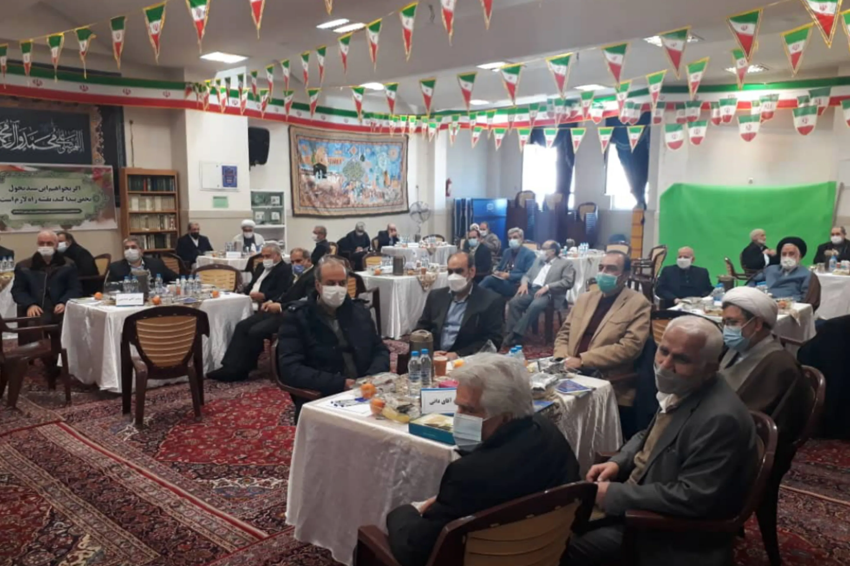 نشست جمعی از بازنشستگان آموزش و پرورش در تهران + عکس