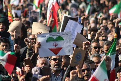 راهپیمایی شیرازی ها بر علیه اغتشاشگران