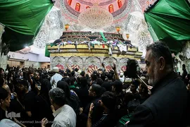 حرم مطهر امام حسین(ع) در شام غریبان