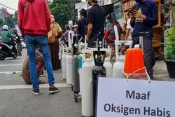 ইন্দোনেশিয়ায় করোনা বিপর্যয়, বাড়িঘরে পড়ে আছে মৃতদেহ