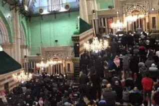 Hebron, migliaia di Palestinesi pregano nella moschea Ibrahimi