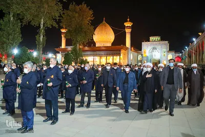 لاله گردانی خدام حرم شاهچراغ (ع) در شب اربعین حسینی