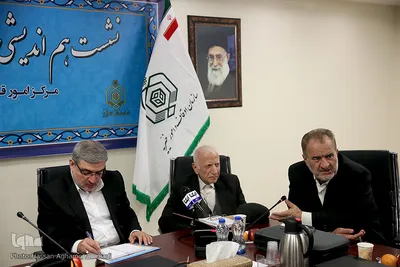 نشست‌ هم‌اندیشی پیشکسوتان قرآنی با مهدی قره‌شیخلو، رئیس مرکز امور قرآنی سازمان اوقاف و امور خیریه