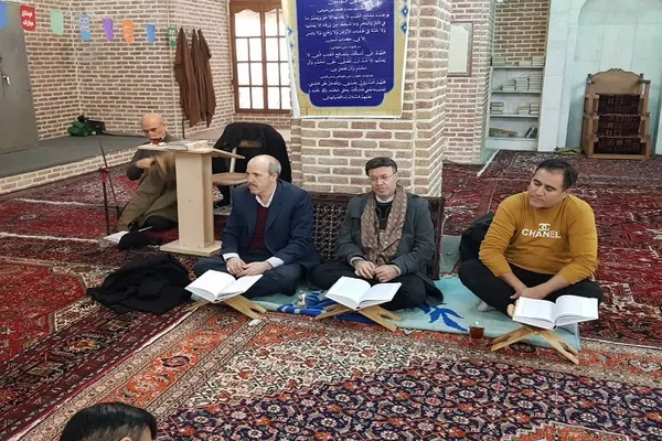 کرسی تلاوت در مسجد استاد و شاگرد تبریز