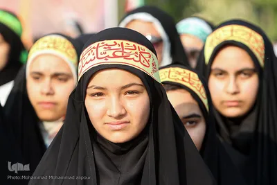 غزاله الهایی، عضو بسیج ناحیه امام حسن(ع)، 14 سال سن دارد و می‌گوید بسیج یعنی مسلمانی.