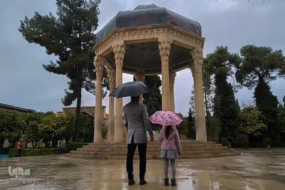 یک روز بارانی در حافظیه