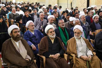 عمامه گذاری طلاب در روز میلاد امام حسین(ع)