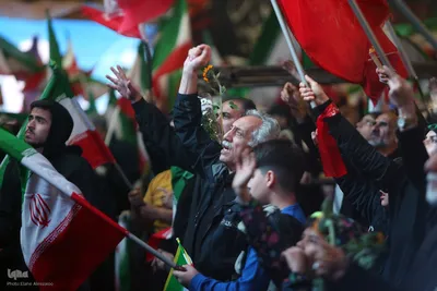پای کار انقلاب