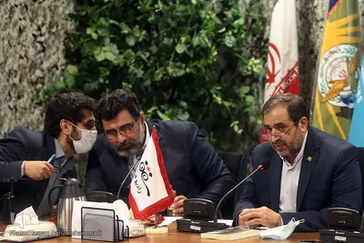 مراسم رونمایی کتاب «جنگ و صلح» روایتی از سال‌های قبل و بعد از پذیرش قطعنامه ۵٩٨