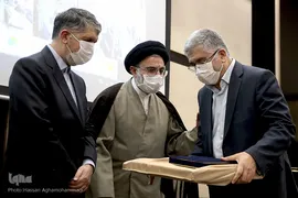 تجلیل از سیدحمیدرضا طیبی، رئیس جهاددانشگاهی  به عنوان یاور برگزیده وقف در آیین گرامیداشت هفته وقف 