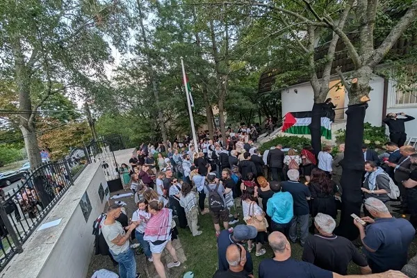 شمع‌افروزی در مجارستان به یاد کودکان غزه