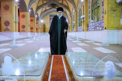 حضور رهبر معظم انقلاب در مرقد مطهر امام راحل و گلزار شهدای بهشت زهرا