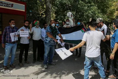 تجمع افغانستانی‌های مقیم مشهد در مقابل کنسولگری پاکستان
