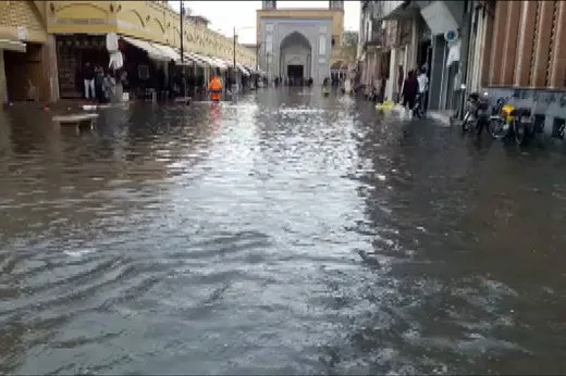 آبگرفتگی مسجد وکیل مرتفع شد/ تداوم توزیع آب و غذا از محل موقوفات شیراز