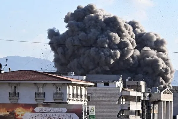 İşgalci İsrail, Beyrut'a bir dizi şiddetli hava saldırısı düzenledi