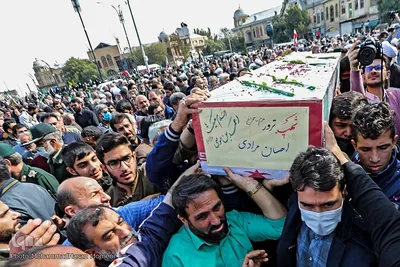حضور حماسی همدانی‌ها در تشییع پیکر مطهر «احسان مرادی» شهید حرم شاهچراغ