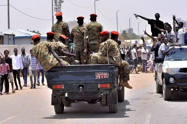 Afrika Birliği Sudan'daki darbe girişimini kınadı