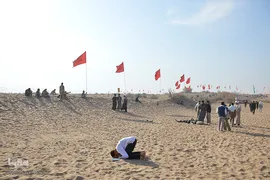 راهیان سرزمین نور
