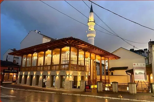 رمضان كوسوفا يتزين بإعادة افتتاح ثلاث جوامع أثرية هامة + صور