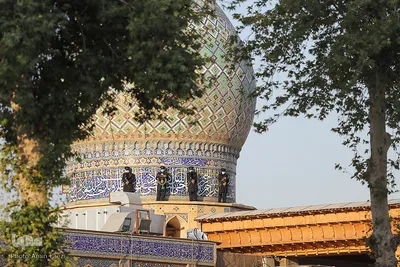 تعویض پرچم حرم مطهر شاهچراغ (ع) به مناسبت شهادت امام جعفر صادق (ع)