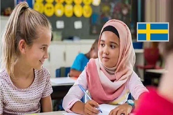 İsveç liberal partisi ilkokullarda başörtüsünün yasaklanmasına karşı çıkıyor