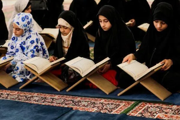 Wasichana wadogo washiriki Mashindano ya Qur'ani Tukufu huko Najaf