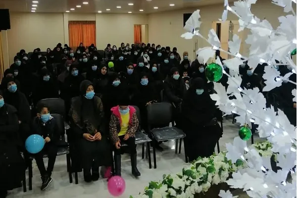 معهد الشهيدة سمية (ع) في لبنان يحتفل بولادة السيدة الزهراء (س) + صور