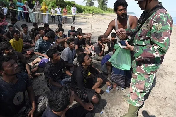 300 More Rohingya Muslims Arrive in Indonesia after Weeks at Sea