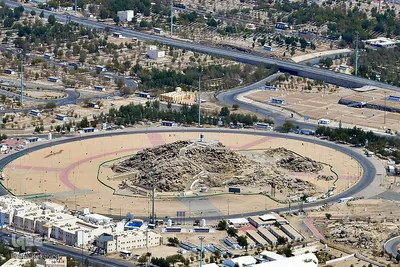 وقوف زائران در صحرای عرفات