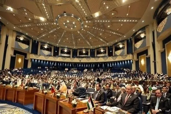 İslam ölkələri Qərbdə Quranın təhqir olunmasını pisləyir