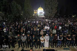 اقامه نماز جماعت مسلمانان جهان در رمضان