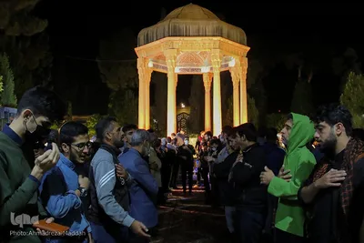قرار بندگی؛ احیای شب ۲۱ رمضان در جوار آرامگاه حافظ