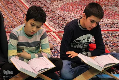 کرسی تلاوت قرآن کریم همزمان با هفته قرآن در ملایر‎‎